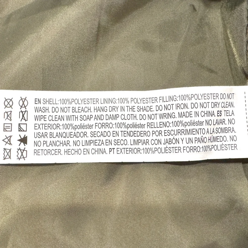 Forever 21 Shiny Green Puffer Vest Waterproof Pockets Kids Girl’s Size 14 NWT - Picture 9 of 9